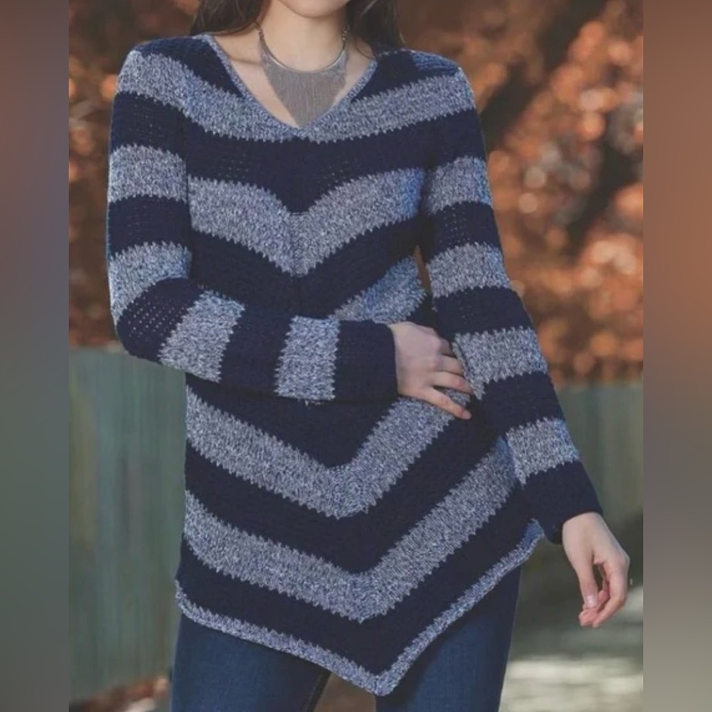 Bianca Nygard Black and Gray Chevron Women's‎ Sweater